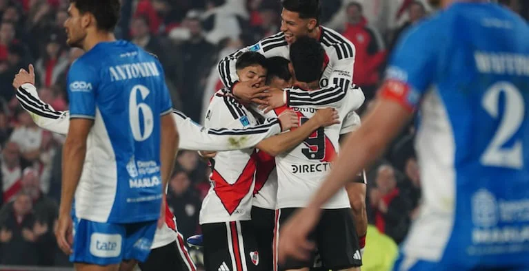 estudiantes-de-rio-cuarto-esta-al-borde-del-descenso-5INEWVE3ZRCSJIVMPFQDLGYUJM
