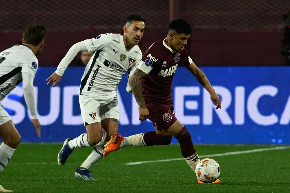 Lanús vía X