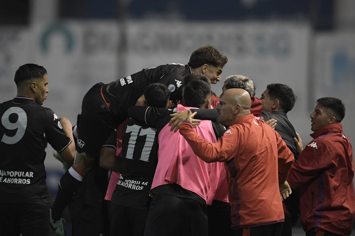 1200x800_festejo-plantel-santo-celebra-resultado-centenario-1085153-221056